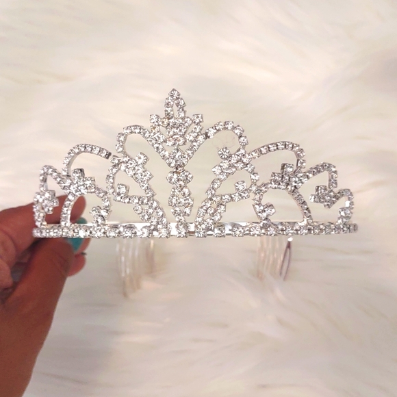 Accessories - Crown hairpiece